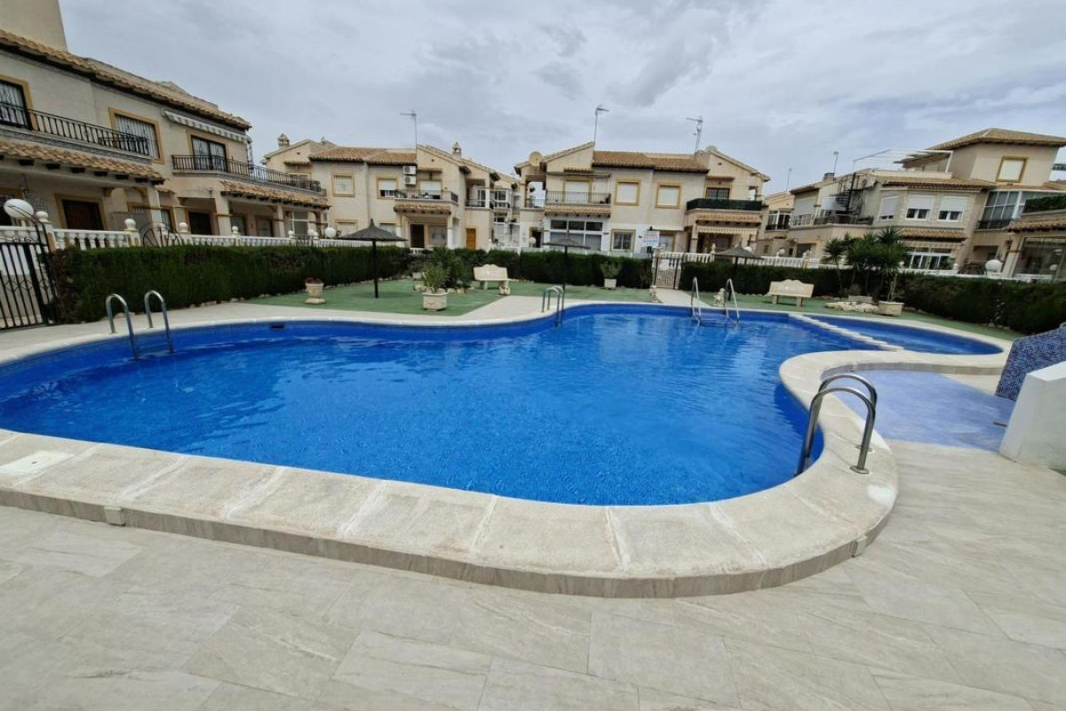Resale - Villa - Orihuela