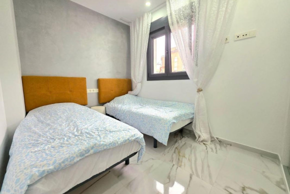 Resale - Apartment  - Torrevieja - torrevieja