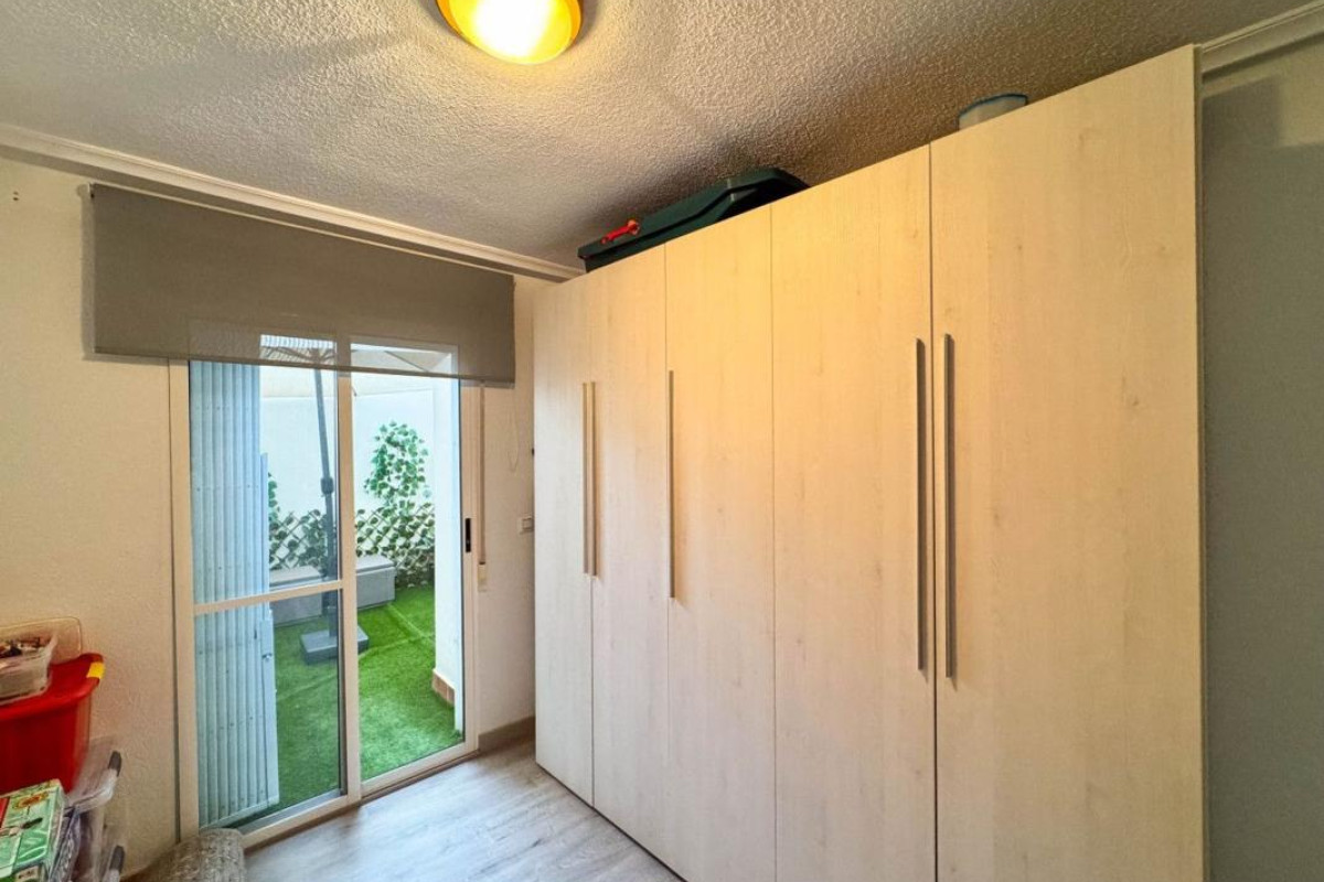 Resale - Apartment  - Torrevieja - torrevieja