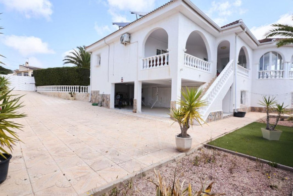 Resale - Villa - Rojales