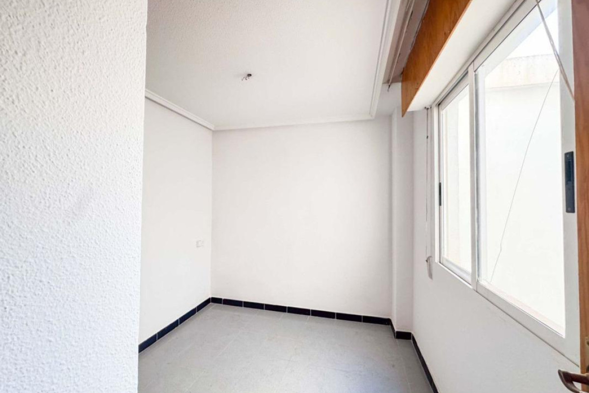 Resale - Apartment  - Torrevieja - torrevieja
