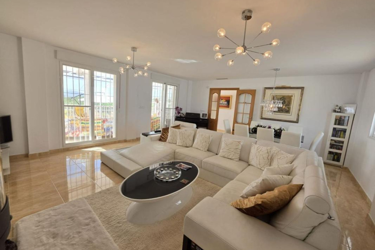 Resale - Villa - Pinoso