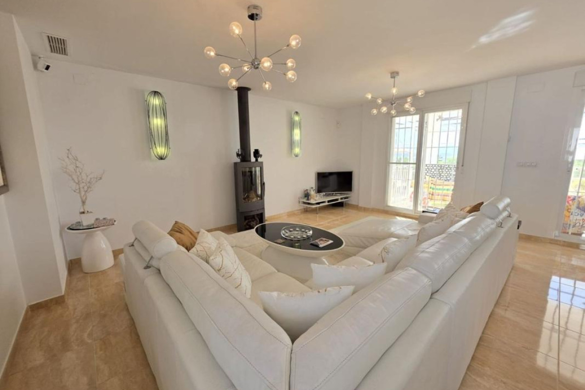 Resale - Villa - Pinoso