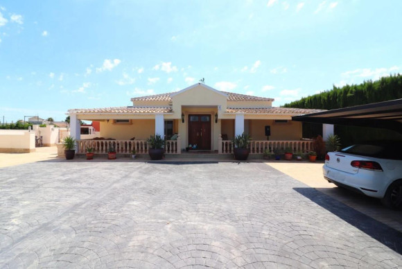 Resale - Villa - Almoradí
