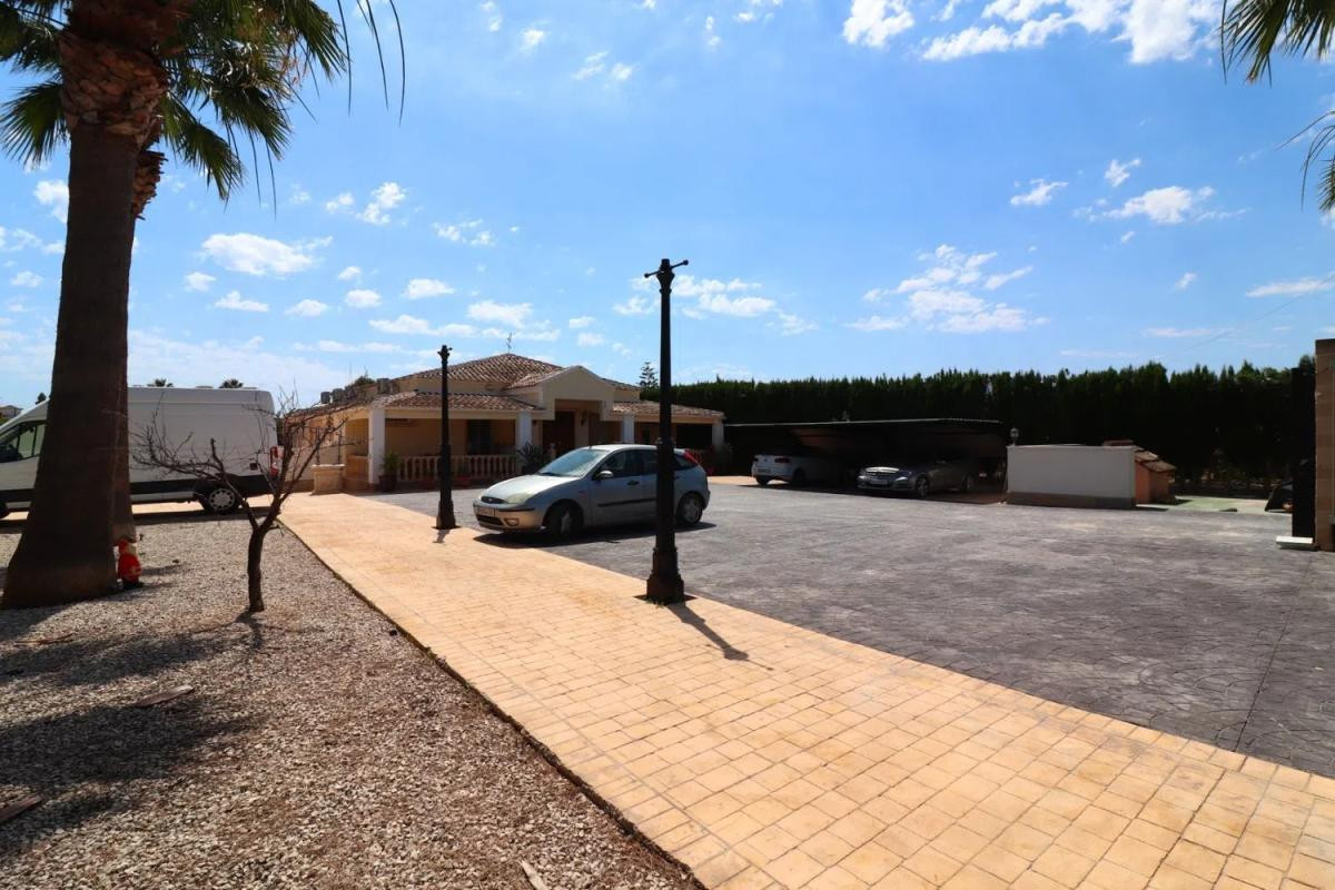 Resale - Villa - Almoradí