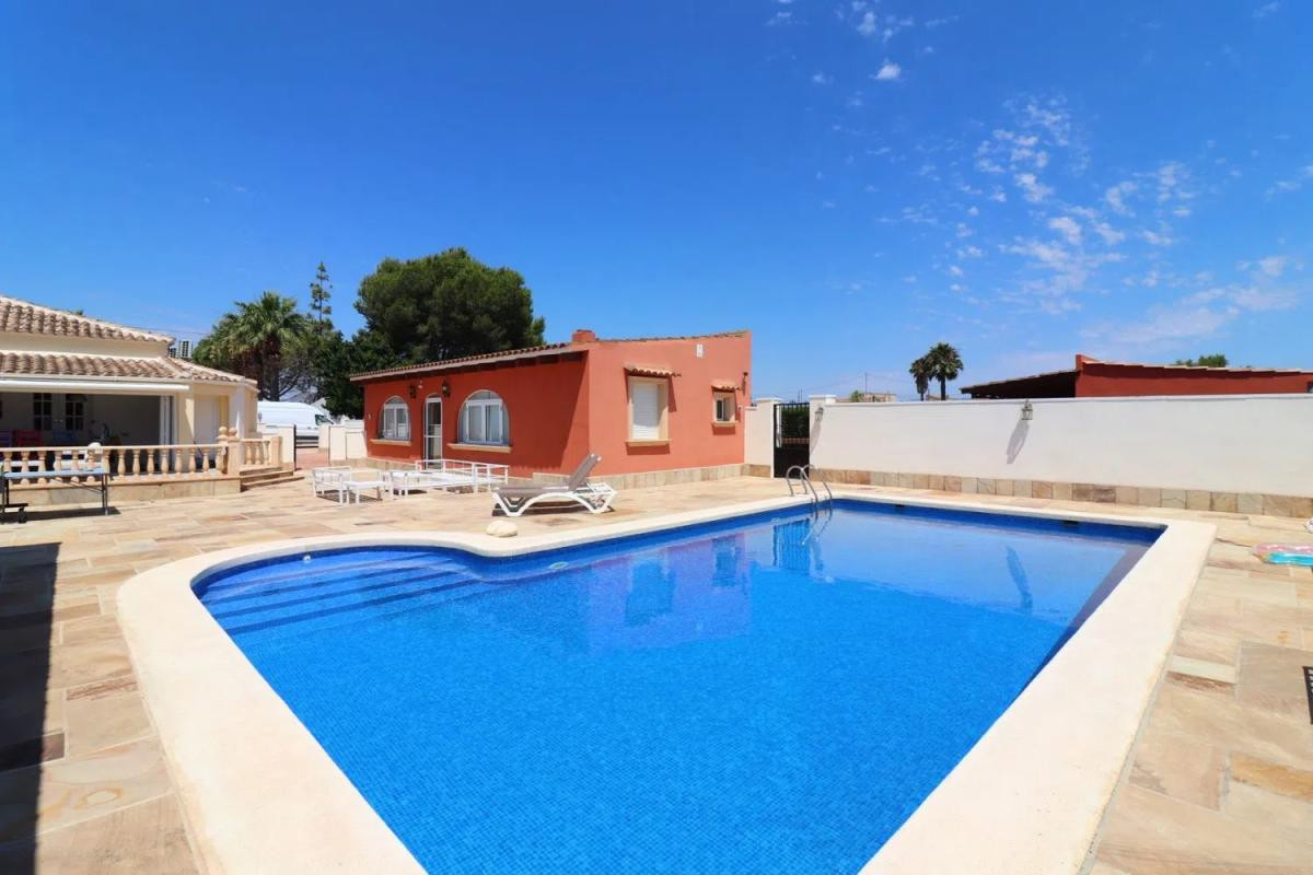 Resale - Villa - Almoradí