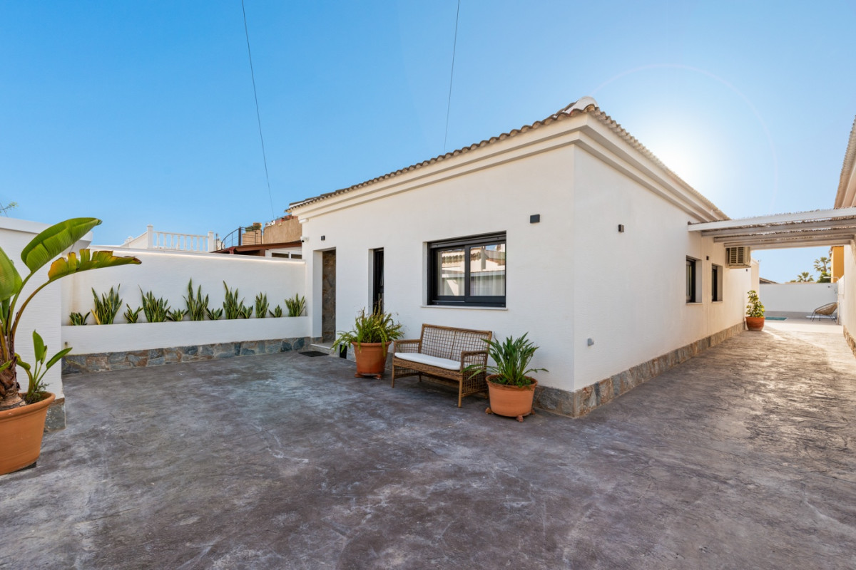 Herverkoop - Vrijstaande Villa - Torrevieja - El Chaparral