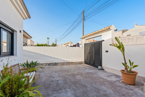 Herverkoop - Vrijstaande Villa - Torrevieja - El Chaparral