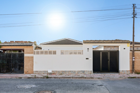 Herverkoop - Vrijstaande Villa - Torrevieja - El Chaparral