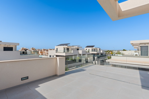Reventa - Casa semi independiente - La Marina - La Marina - Urbanization