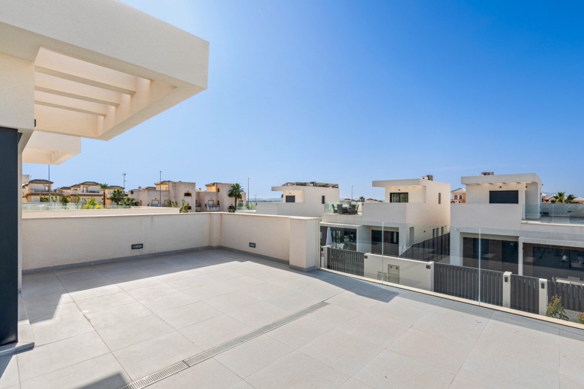 Reventa - Casa semi independiente - La Marina - La Marina - Urbanization