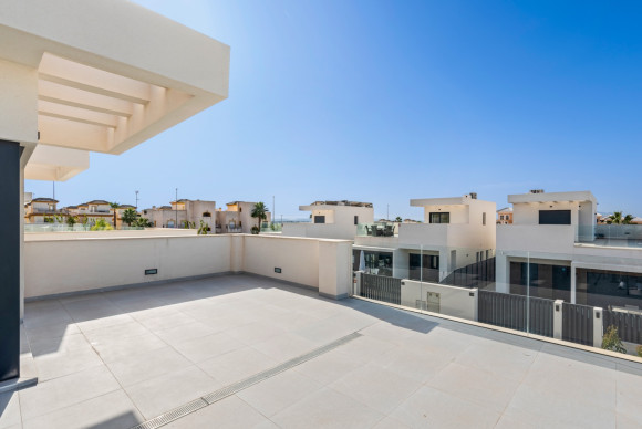 Reventa - Casa semi independiente - La Marina - La Marina - Urbanization