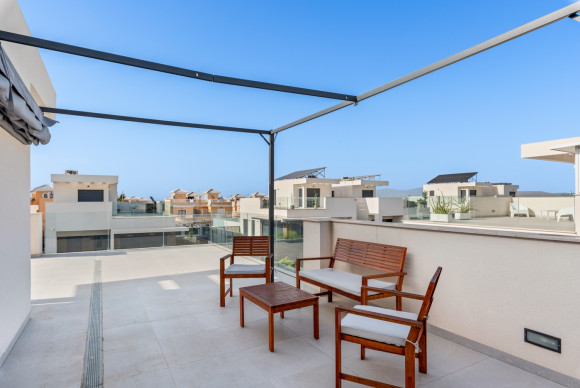 Reventa - Casa semi independiente - La Marina - La Marina - Urbanization