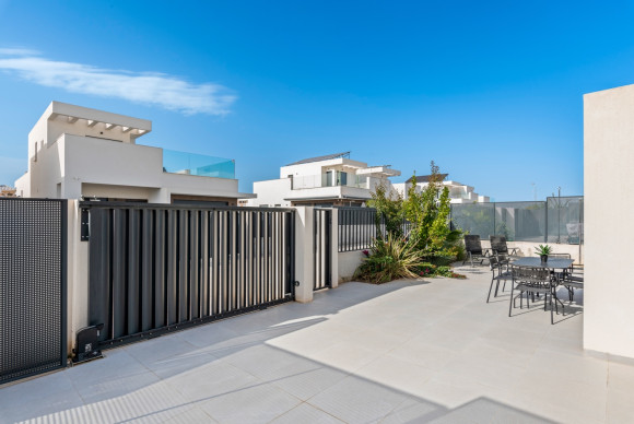 Reventa - Casa semi independiente - La Marina - La Marina - Urbanization