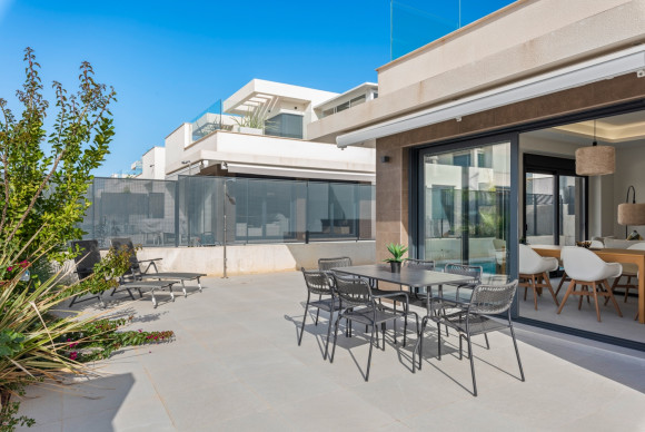 Reventa - Casa semi independiente - La Marina - La Marina - Urbanization
