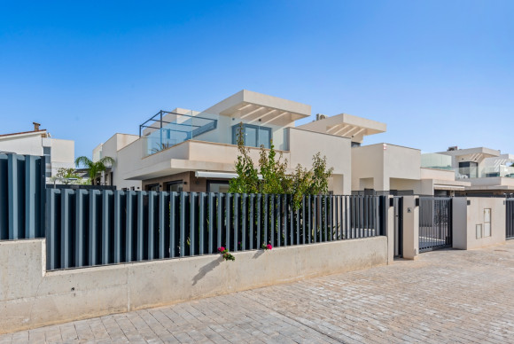 Reventa - Casa semi independiente - La Marina - La Marina - Urbanization