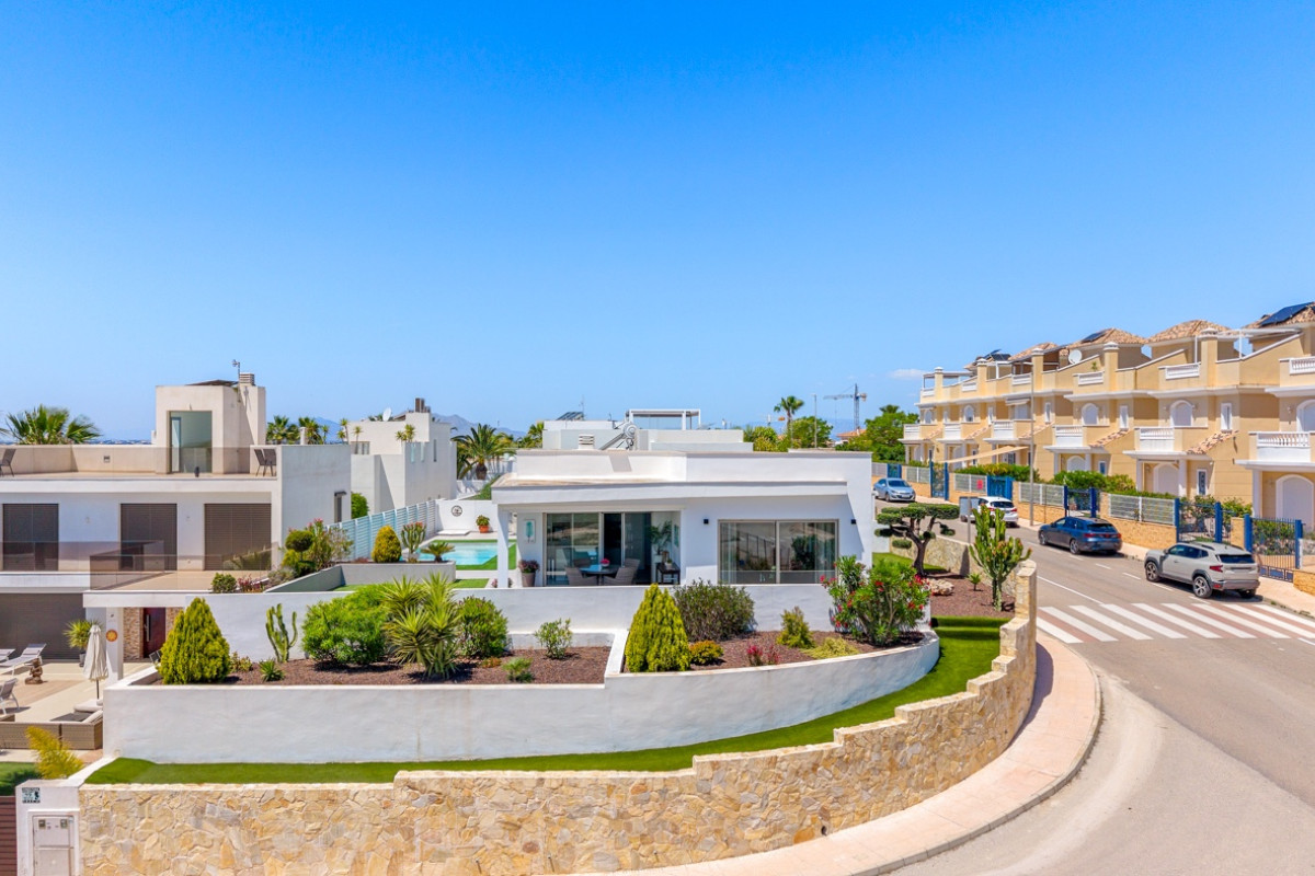 Reventa - Detached Villa - La Marina - La Marina - Urbanization