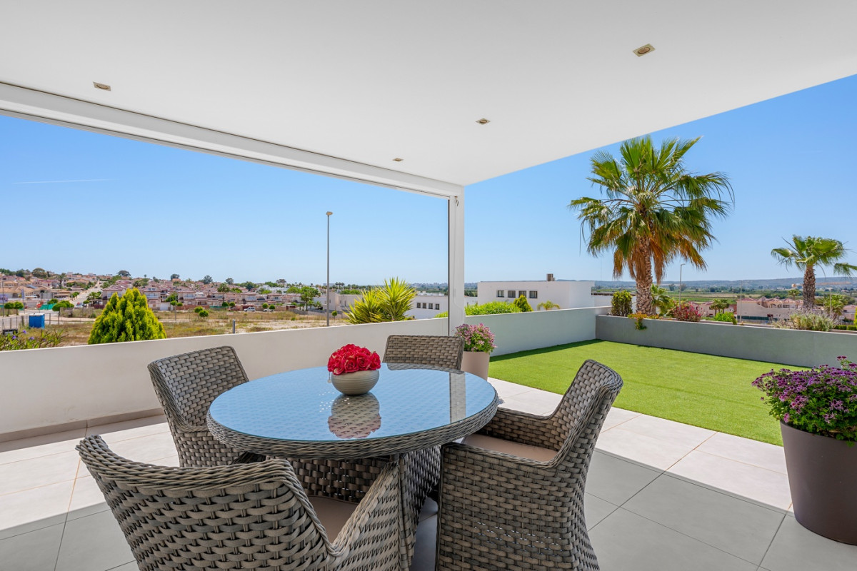 Reventa - Detached Villa - La Marina - La Marina - Urbanization