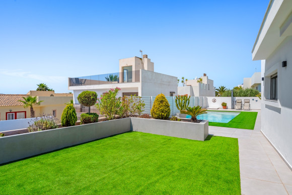 Reventa - Detached Villa - La Marina - La Marina - Urbanization