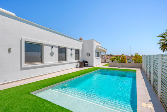 Reventa - Detached Villa - La Marina - La Marina - Urbanization