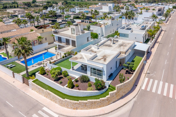 Reventa - Detached Villa - La Marina - La Marina - Urbanization