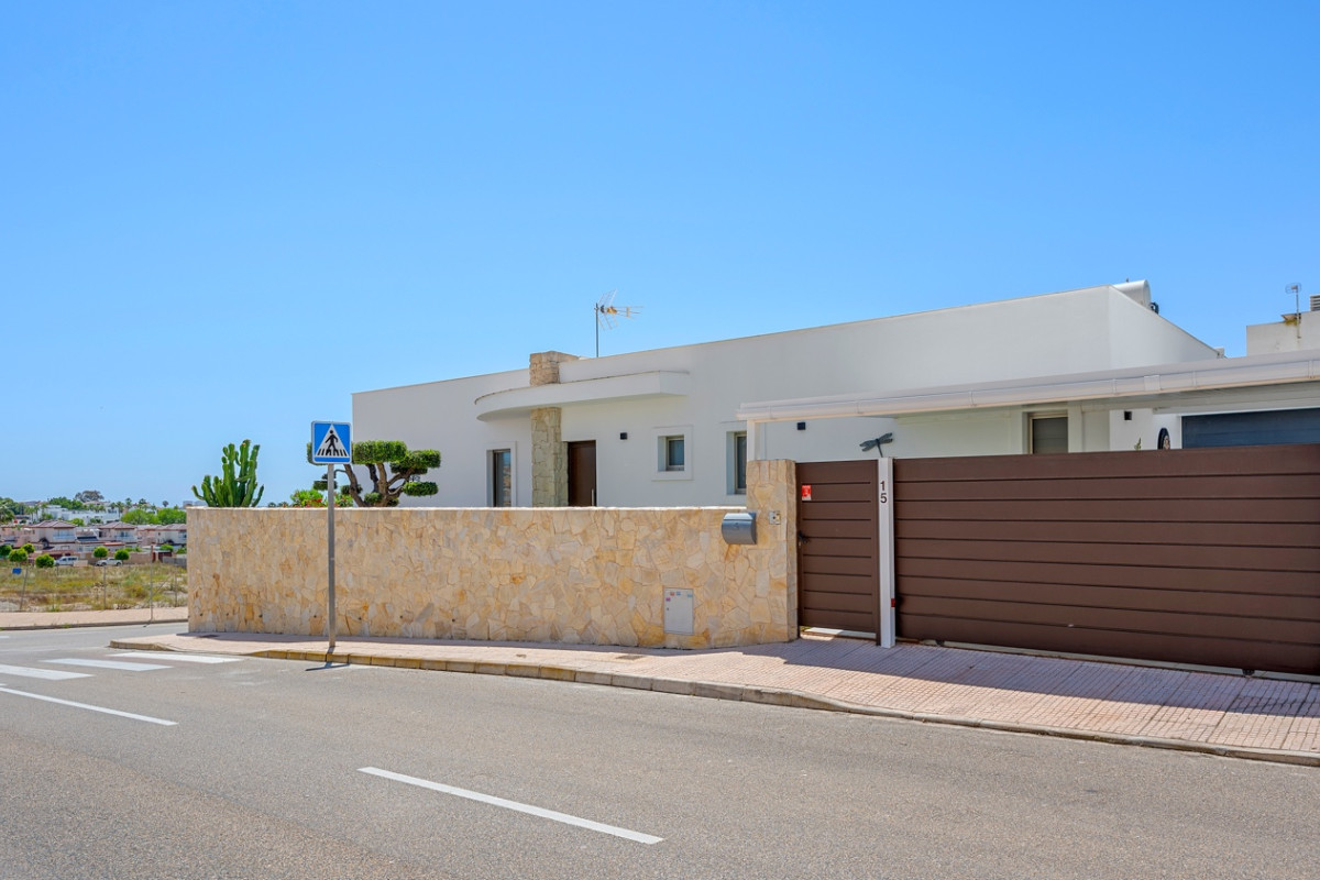 Reventa - Detached Villa - La Marina - La Marina - Urbanization