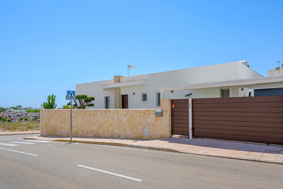 Reventa - Detached Villa - La Marina - La Marina - Urbanization