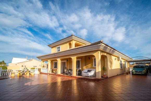 Herverkoop - Villa - Torrevieja - torrevieja