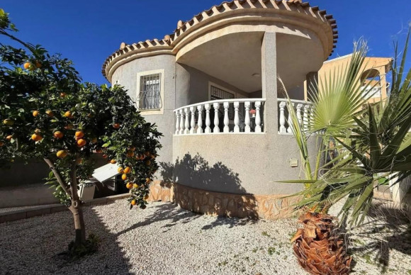 Resale - Villa - Orihuela