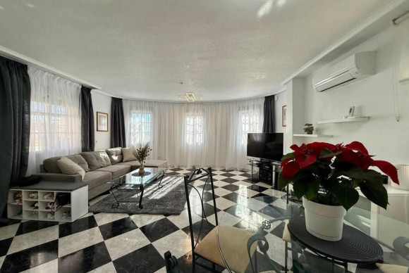 Resale - Villa - Orihuela