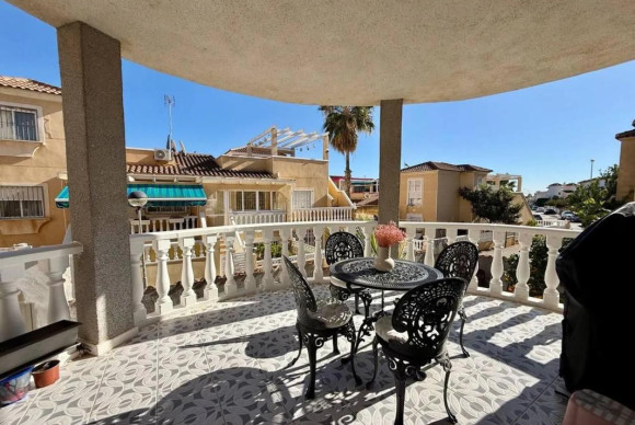 Resale - Villa - Orihuela