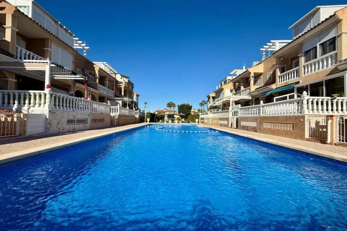 Resale - Villa - Orihuela