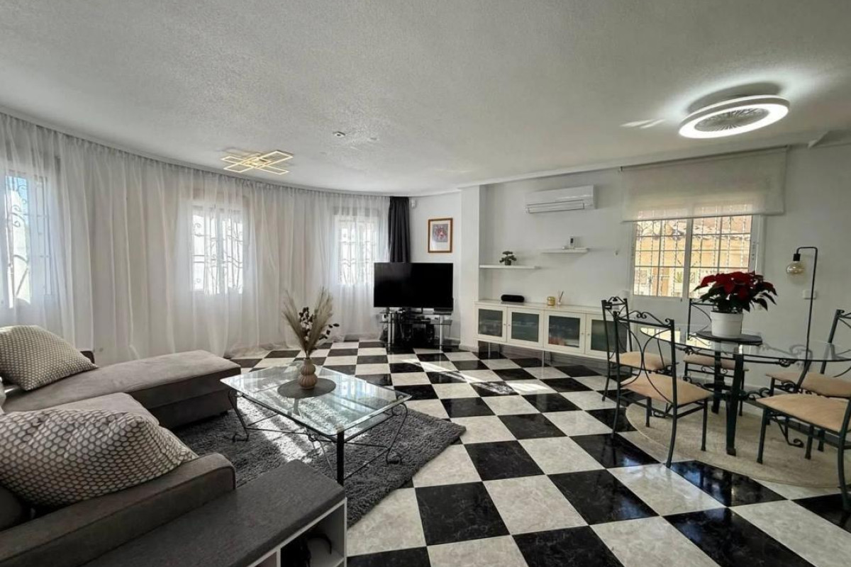 Resale - Villa - Orihuela