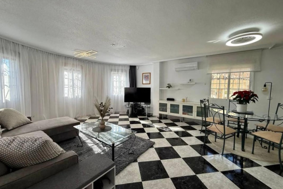 Resale - Villa - Orihuela