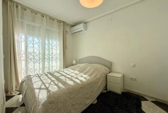 Resale - Villa - Orihuela