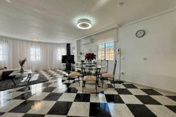 Resale - Villa - Orihuela