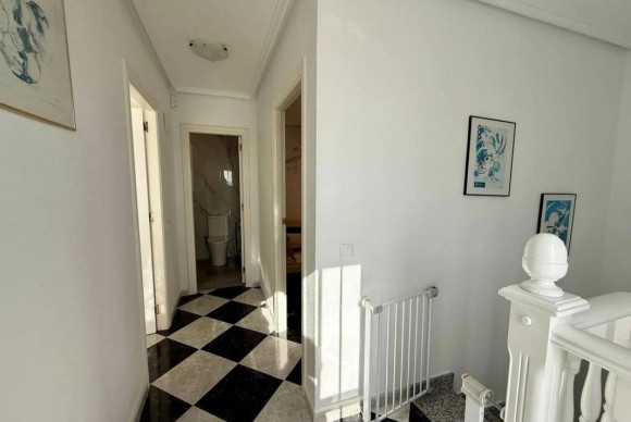 Resale - Villa - Orihuela