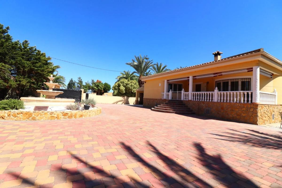 Resale - Villa - Catral