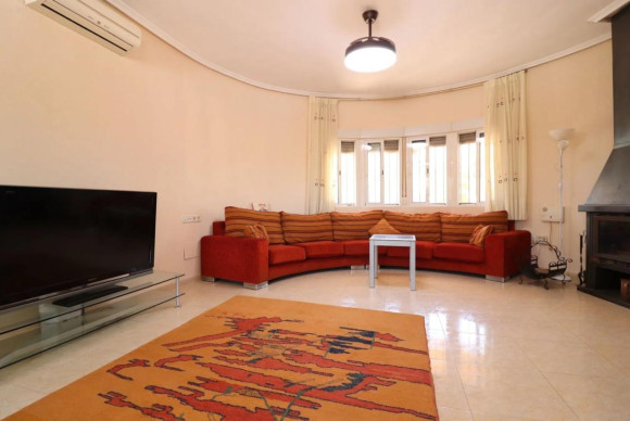 Resale - Villa - Catral