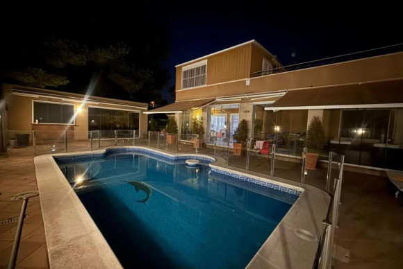 Herverkoop - Villa - Orihuela