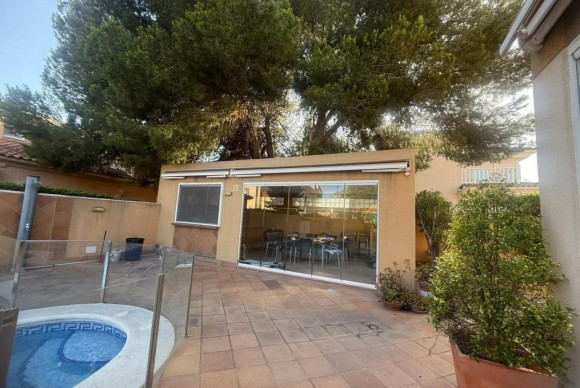 Herverkoop - Villa - Orihuela