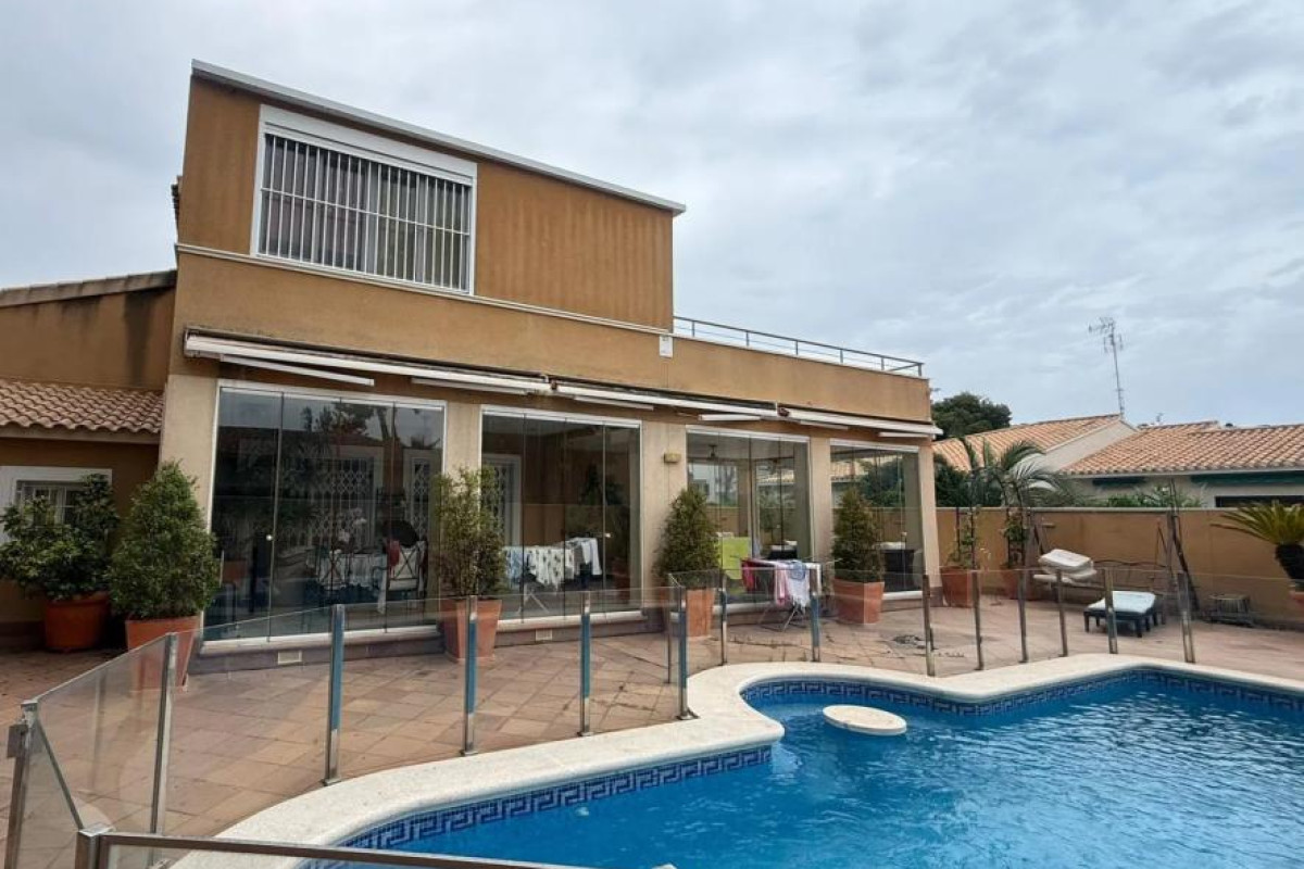 Herverkoop - Villa - Orihuela