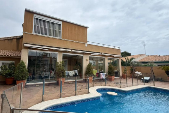 Herverkoop - Villa - Orihuela