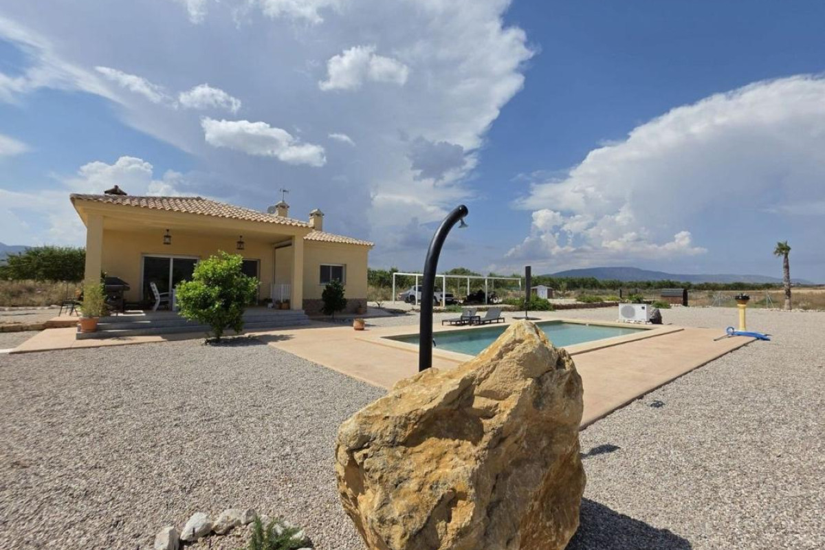 Resale - Villa - Pinoso