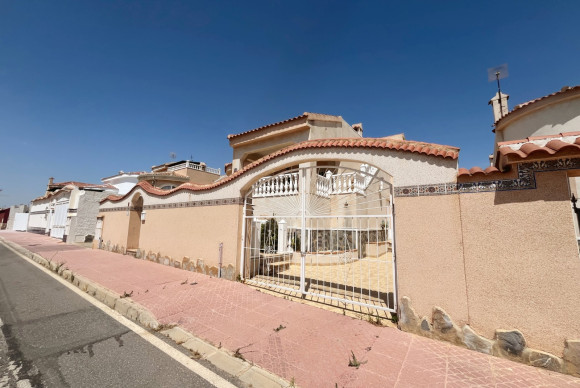 Herverkoop - Vrijstaande Villa - Ciudad Quesada - Airstrip