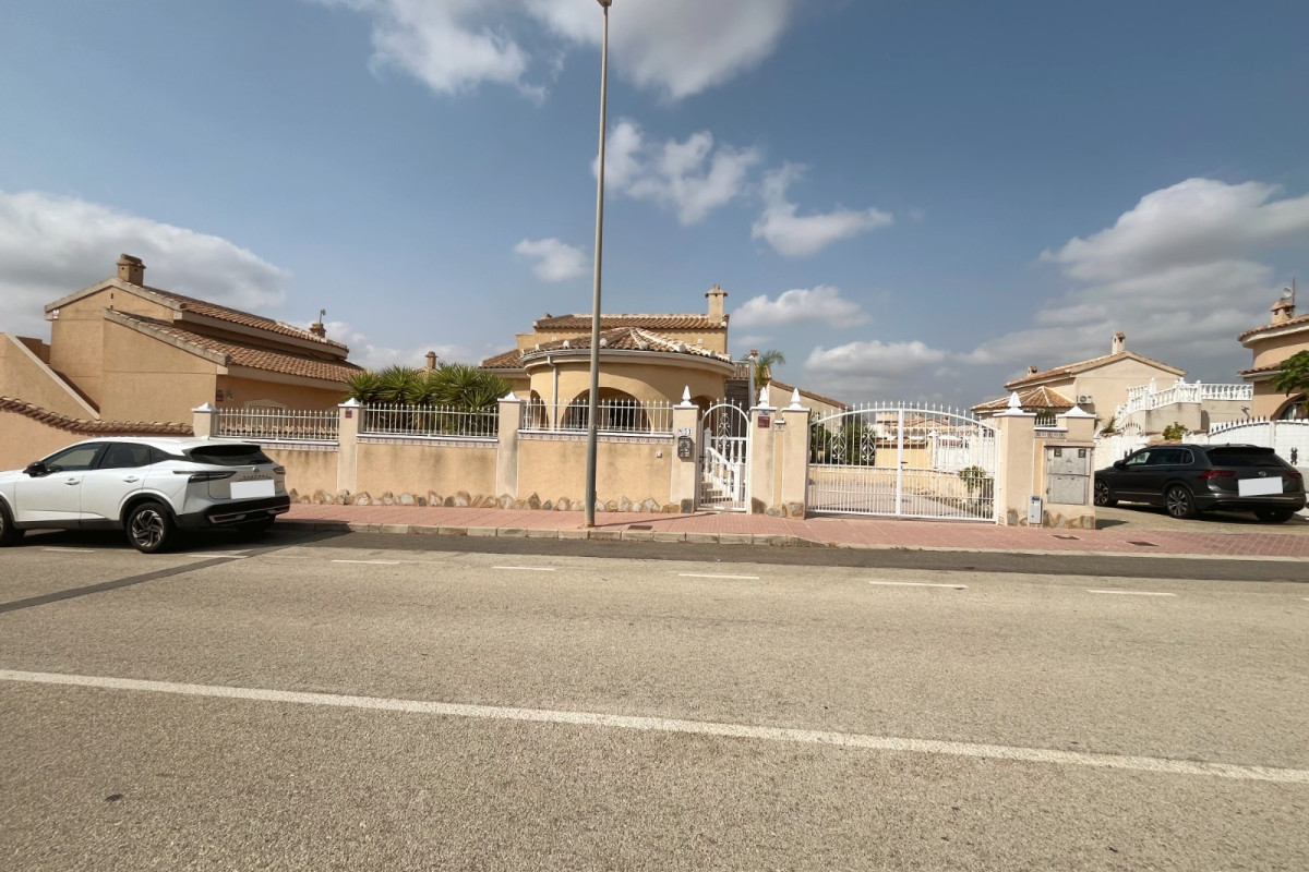 Herverkoop - Vrijstaande Villa - Ciudad Quesada - Airstrip