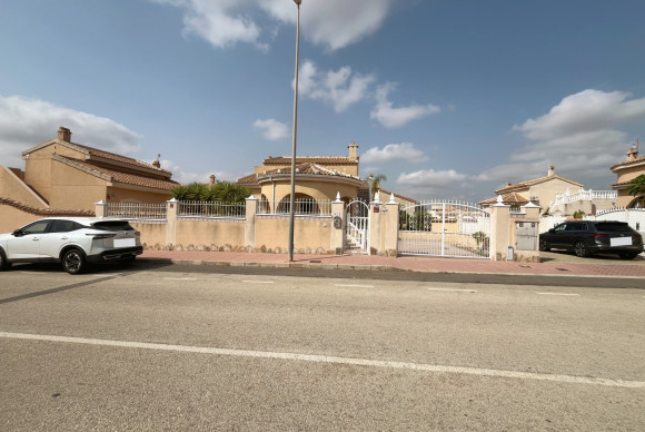 Herverkoop - Vrijstaande Villa - Ciudad Quesada - Airstrip