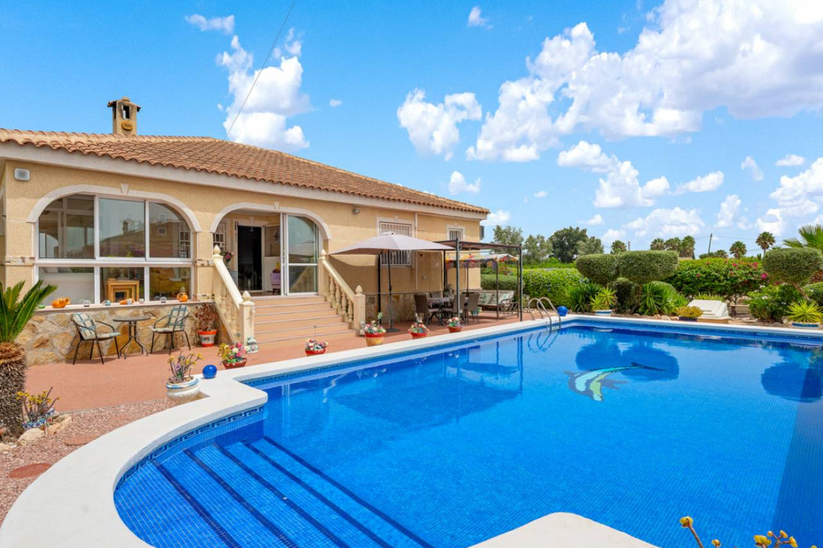 Resale - Villa - Catral