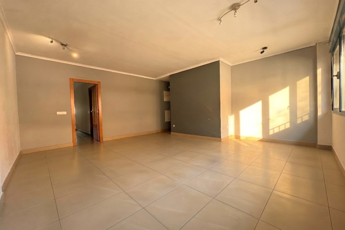 Resale - Apartment / flat - Ondara