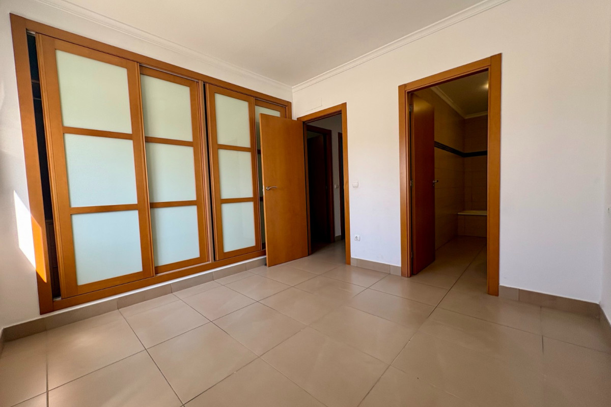 Resale - Apartment / flat - Ondara